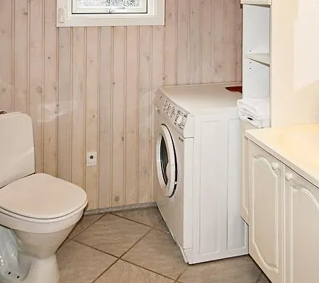 Two-bedroom Holiday In 3