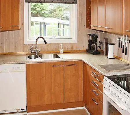Two-bedroom Holiday In 3