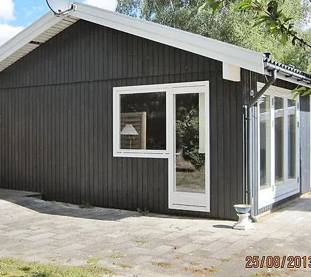 Two-bedroom Holiday In 3